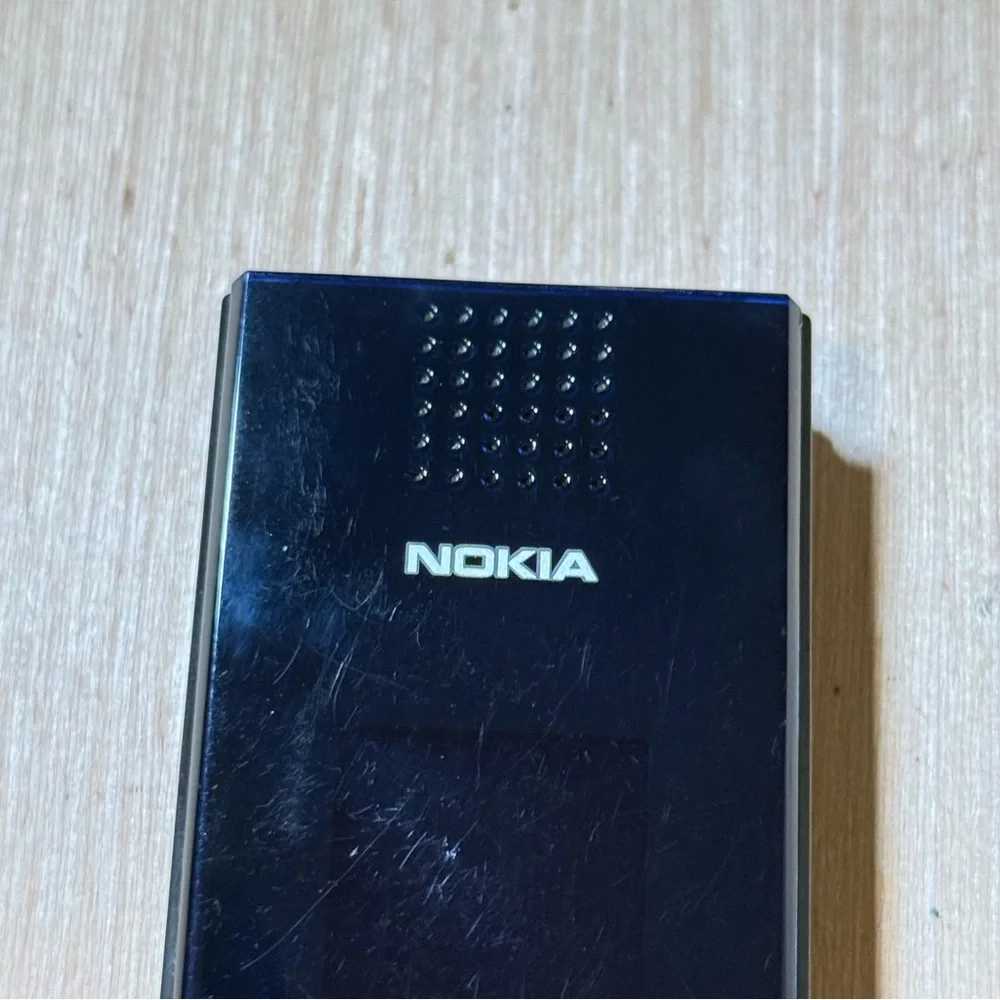 NOKIA Cell Flip Phone Model:2720A-2B No Charge “UNTESTED”w/Case Buy As Is Read!